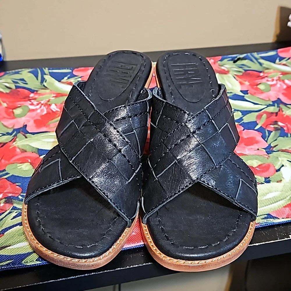 NEW Frye Leather Sandals - Picture 2 of 11